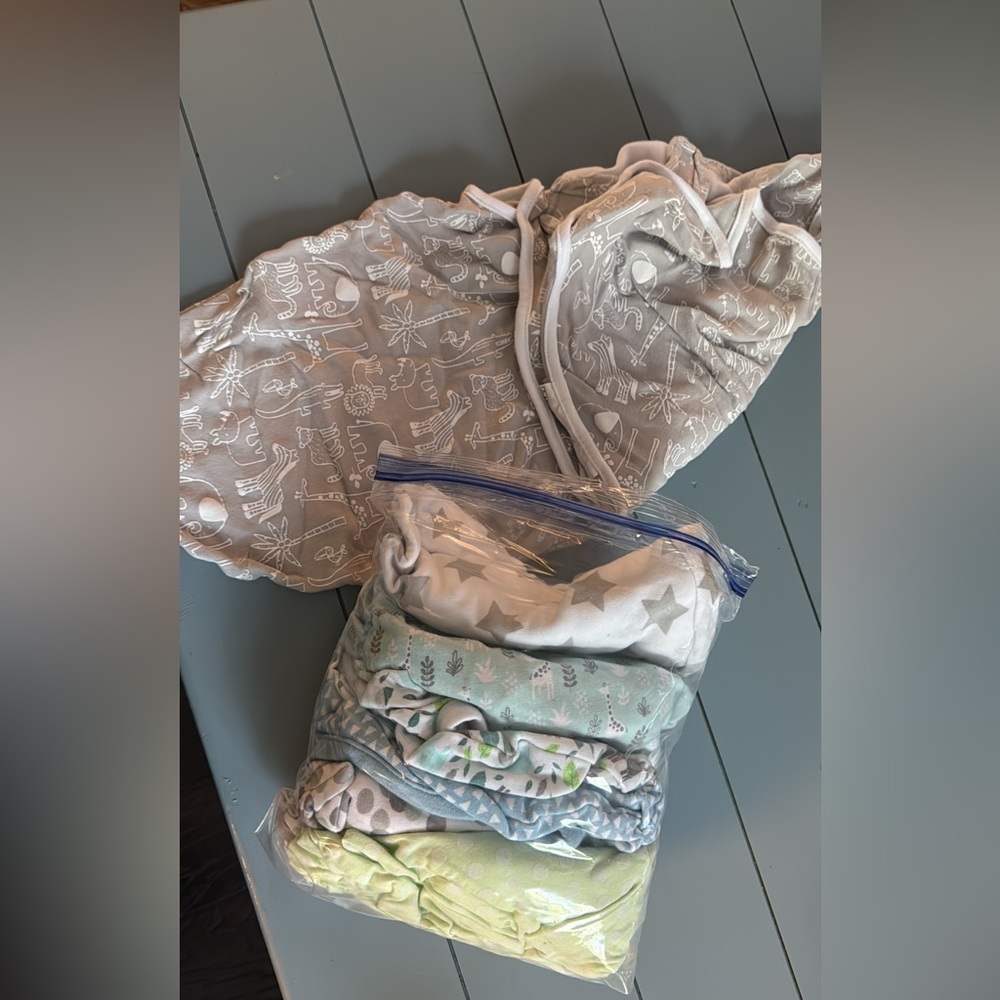 Adorable Baby Swaddle and Blanket Set - Gray and Green